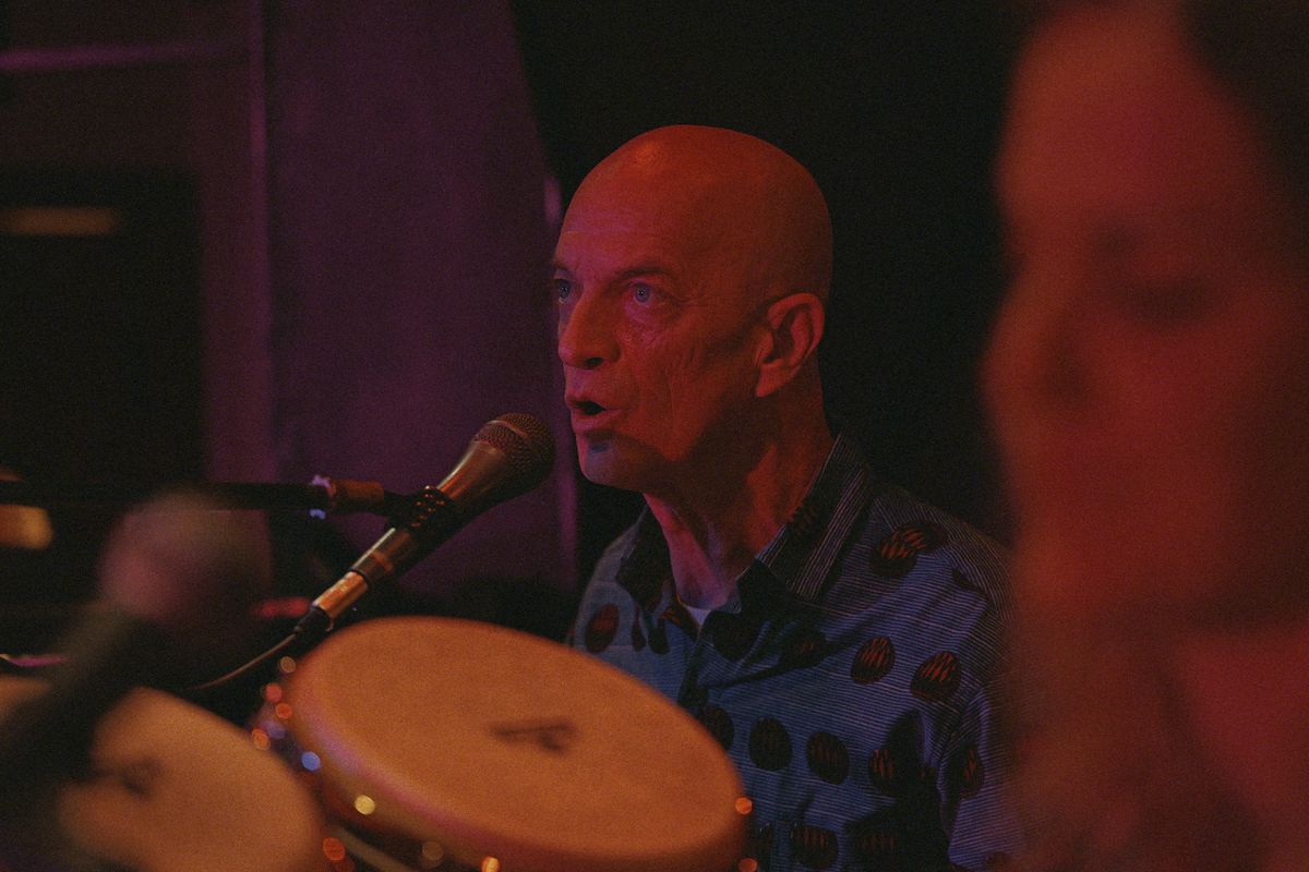 Gilson Silveira performing