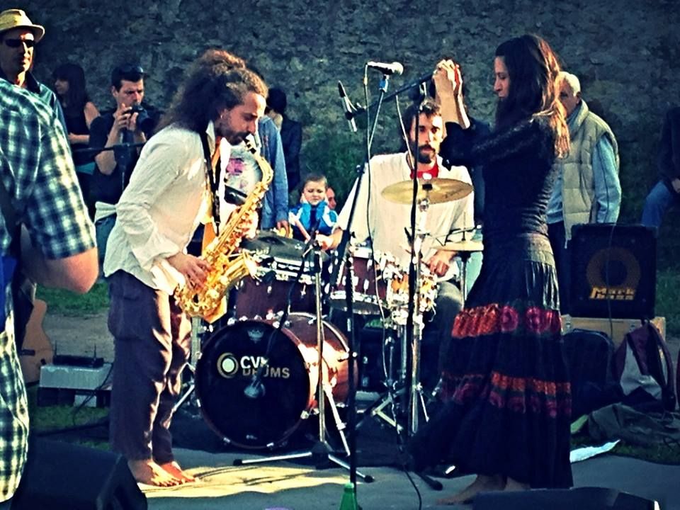Ajde Zora — live performance