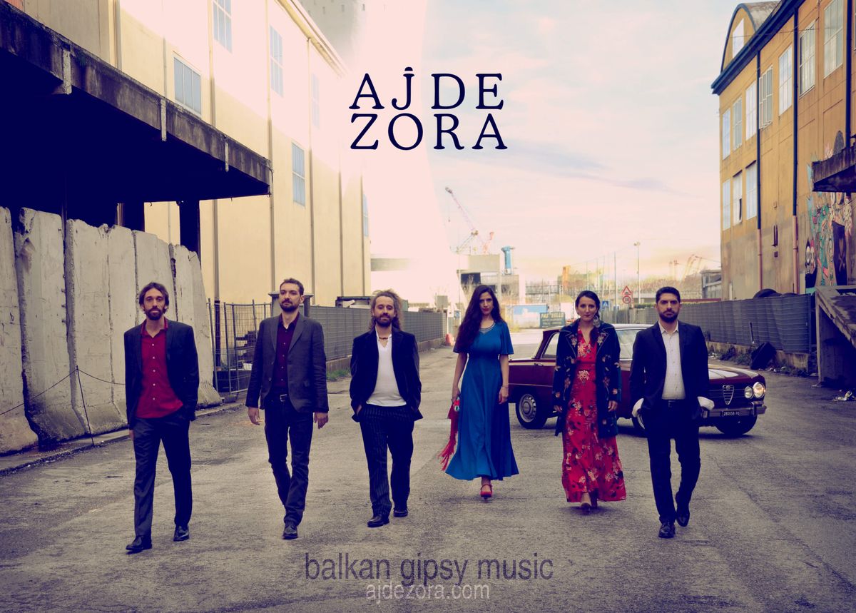 Ajde Zora with the project logo