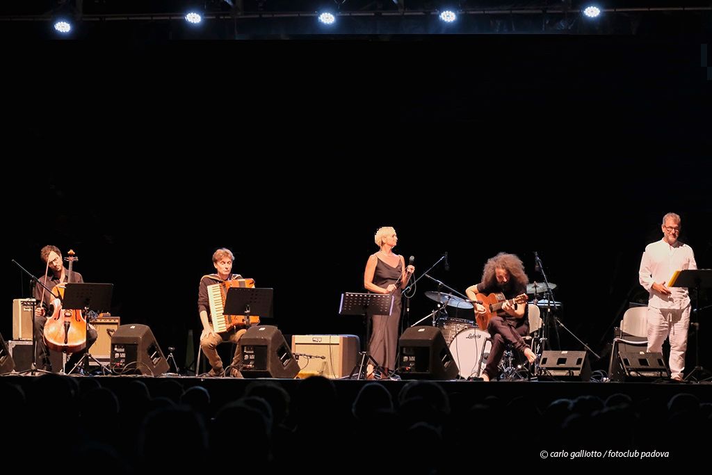 Terra d’Agua performing with an expanded ensemble