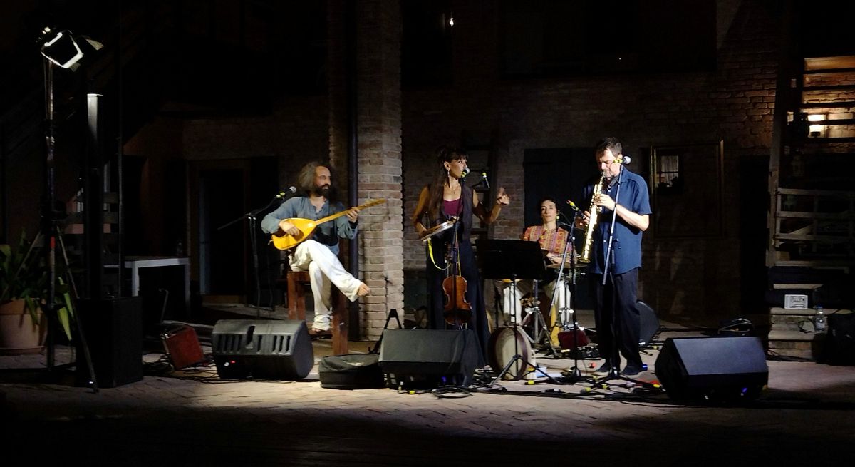 Balkalà performing live with guests