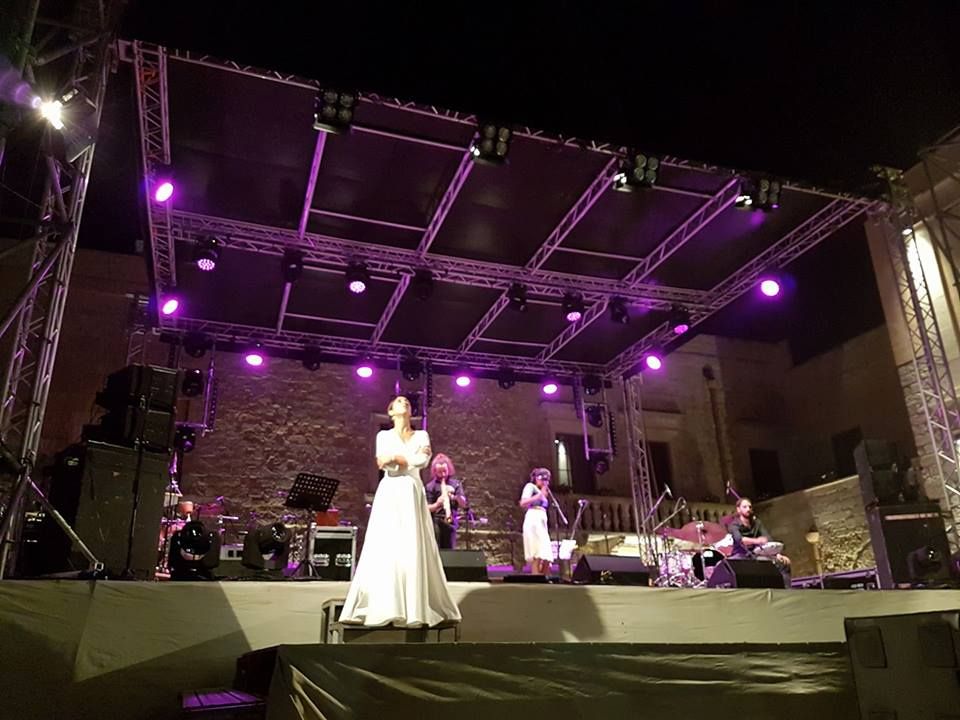 Mi Linda Dama performing on an outdoor stage