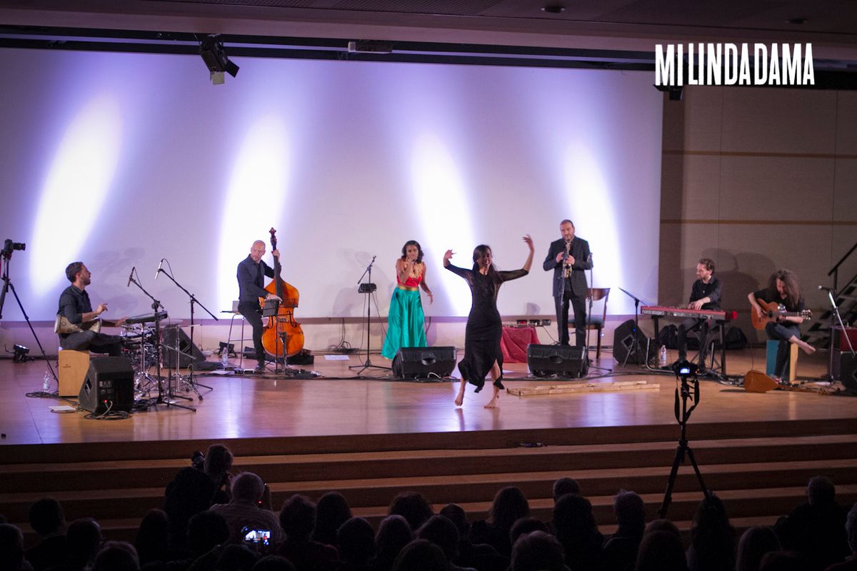 Mi Linda Dama and dancers onstage