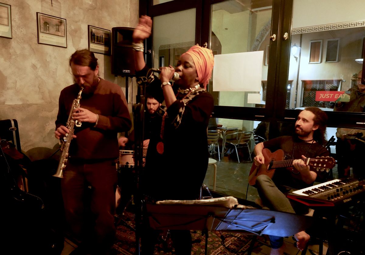 Live performance with Nilza Costa