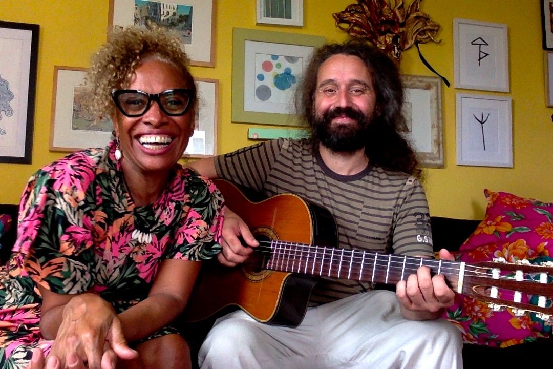 Rosa Emilia Dias and Giulio Gavardi with guitar